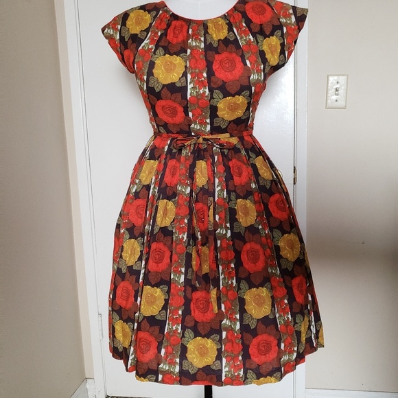 Vintage Dresses & Skirts - Vintage Rose Print Swirl Wrap Dress